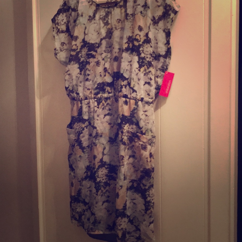 Floral dress with pockets